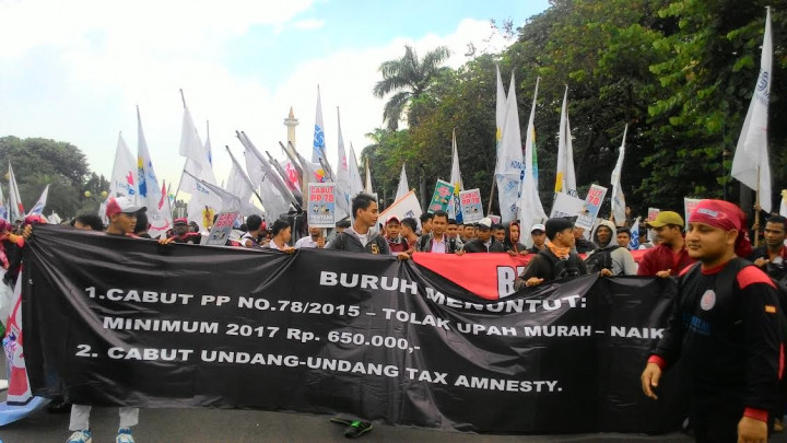 Workers Hold Anti-Tax Amnesty Demonstration