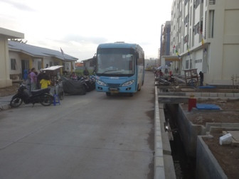 Warga Rusun Rawa Bebek Minta Pemerintah Menambah Bus Antar Jemput