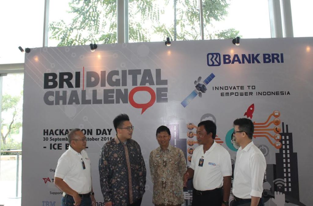 CEO Sinar Mas Land Michael Widjaja (kedua dari kiri) (Foto: MTVN/Husen Miftahudin)