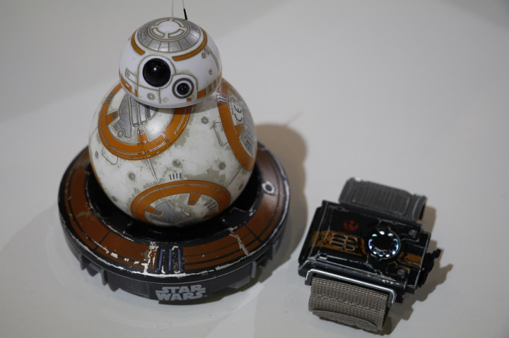 Sphero Kenalkan Wearable Force Band untuk Kontrol Robot BB-8