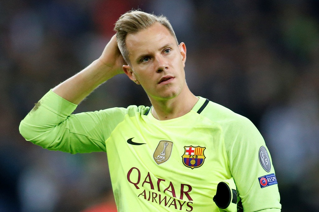 Kiper Barcelona Marc-Andre Ter Stegen.  (AP Photo/Michael Probst)