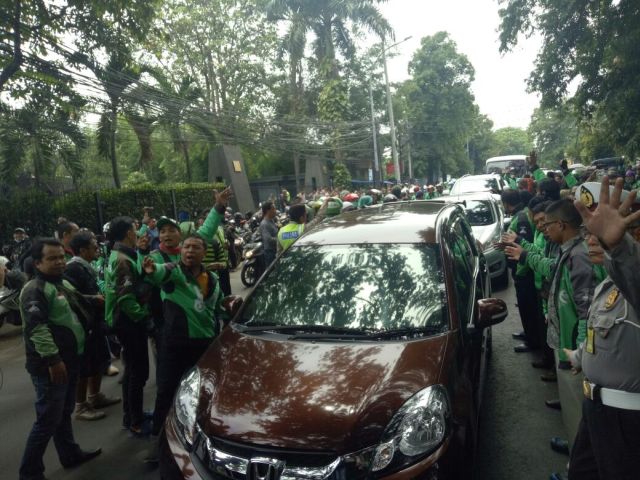 Demo Go-Jek, Jalan Kemang Selatan Ditutup