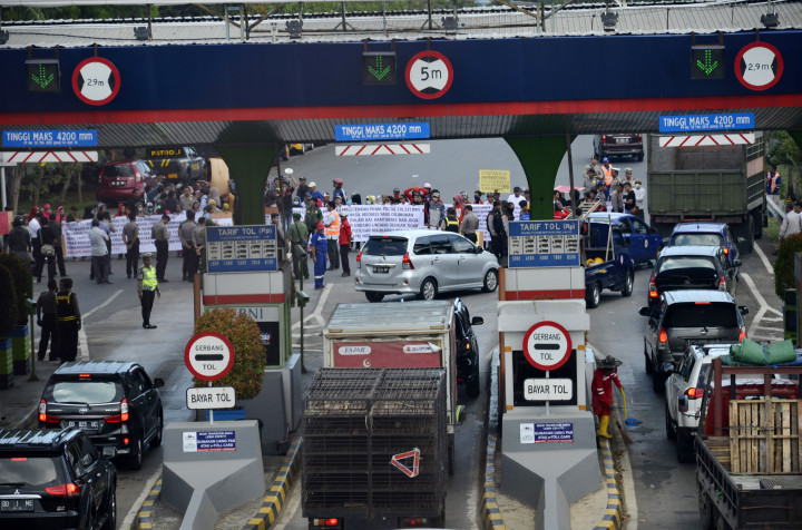 Tol Reformasi Makassar Diblokir Massa Ahli Waris