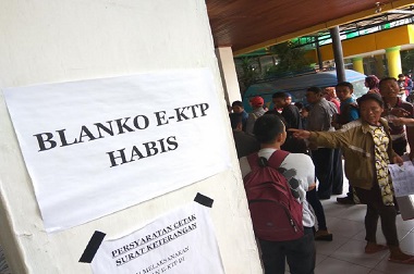 Warga Bolak-Balik ke Kantor Dispendukcapil namun tak Dapat e-KTP