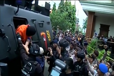 Taat Pribadi Janjikan Emas dan Uang, Warga Surabaya Lapor ke Polisi