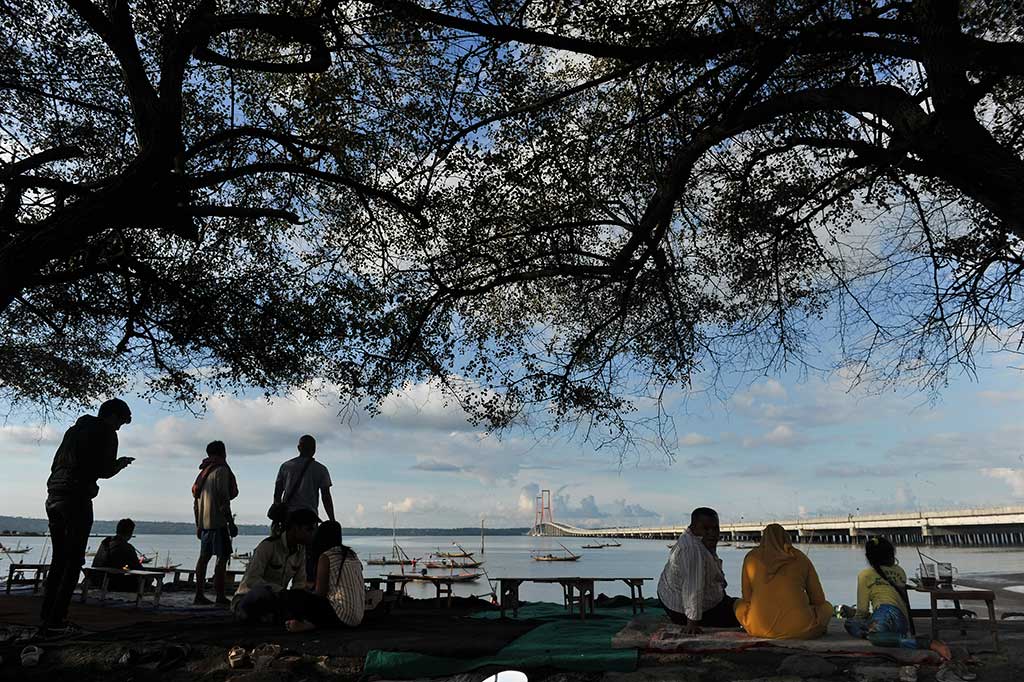 Menikmati Wisata Alternatif Jembatan Suramadu