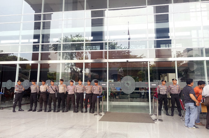 Ratusan Polisi Jaga Sidang Jessica dan La Nyalla