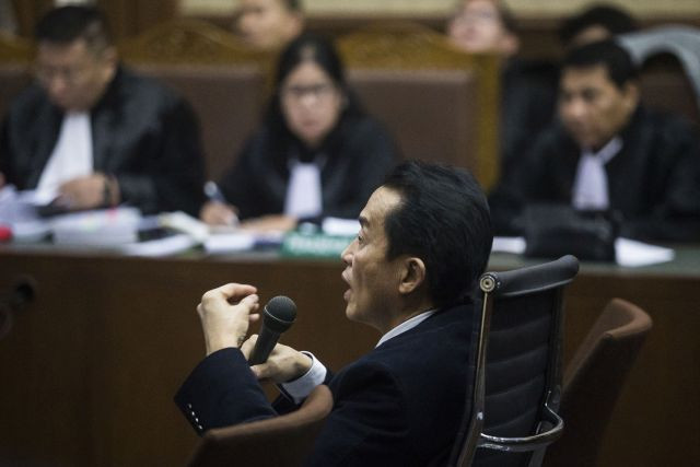 Ayah Mirna dan Pengacara Jessica Saling Memaafkan