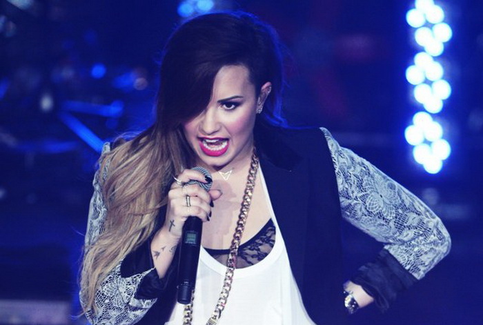 Kritik Taylor Swift, Demi Lovato Tak Takut Dituntut