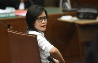 Saat Jessica Hanya Menunduk