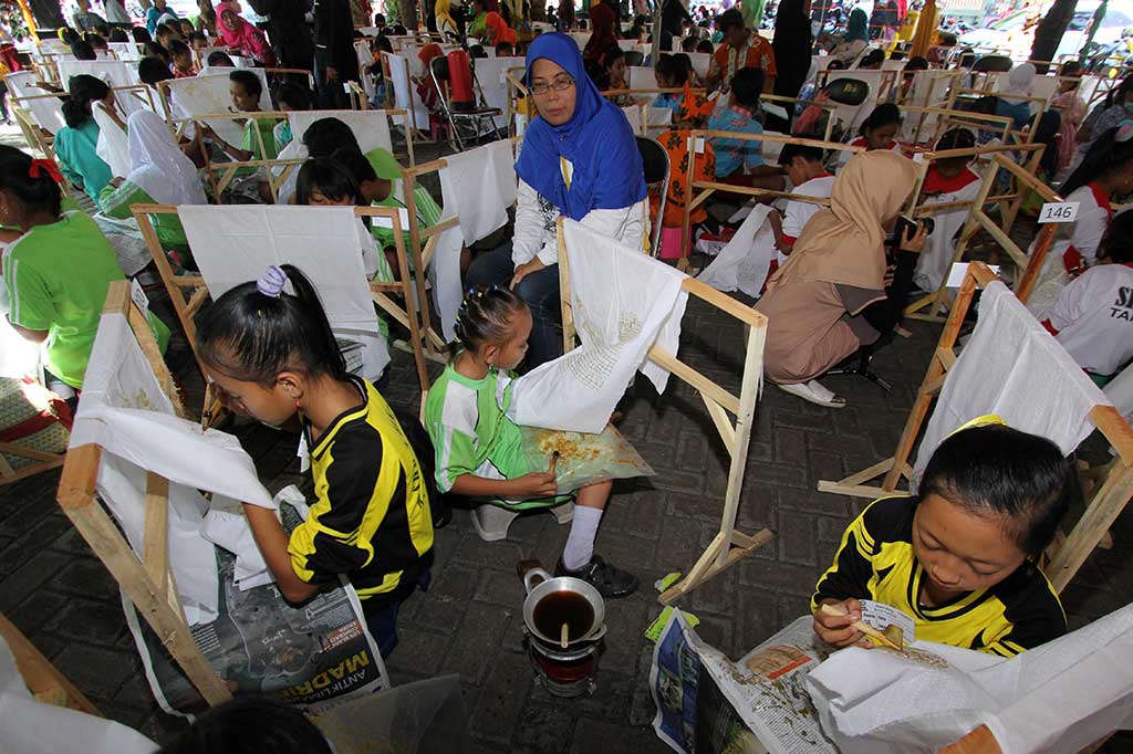 Ratusan Murid SD Banyuwangi Ikuti Lomba Membatik
