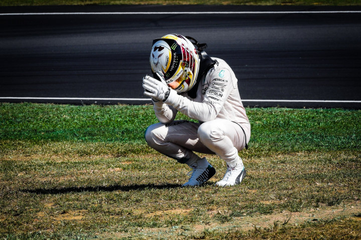 Mercedes Menemukan Penyebab Mobil Hamilton Terbakar