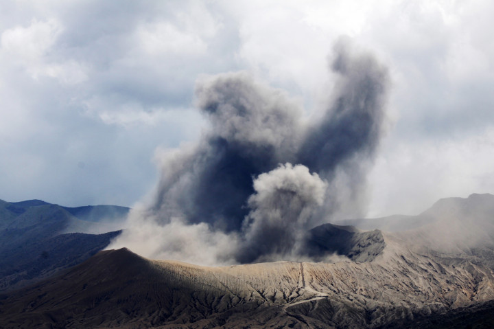 Aktivitas Gunung Bromo Kembali Meningkat