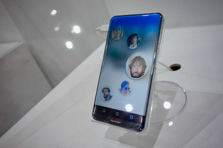 Corner R, Smartphone Konsep Milik Sharp