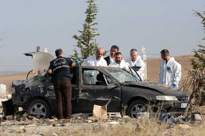 Dua Pembom Ledakkan diri Saat Dihentikan Polisi