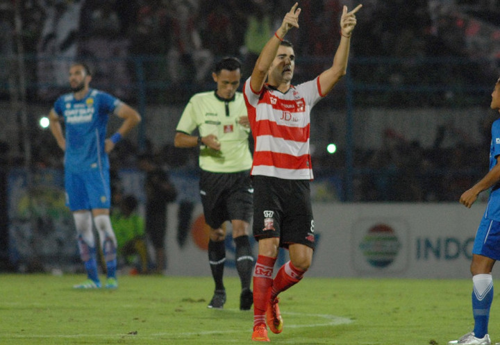 Tundukkan Persib, Madura United Amankan Puncak Klasemen