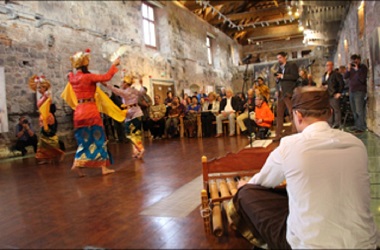 Pameran Foto dan Lukisan Bali Dikagumi di Hongaria