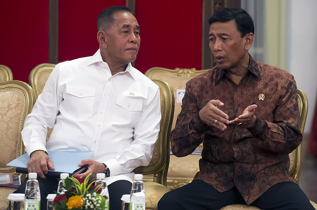 Menko Polhukam Wiranto berbincang dengan Menhan Ryamizard Ryacudu -- ANT/Widodo S. Jusuf