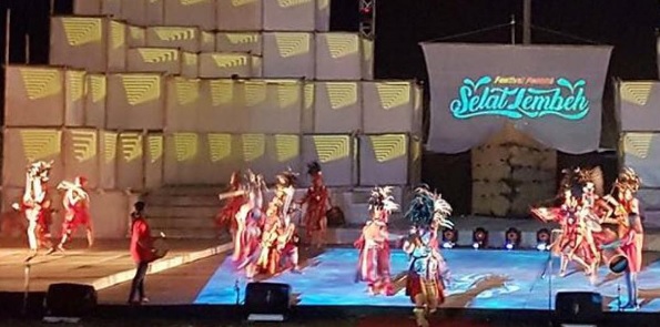 Penari membawakan tarian yang menggambarkan lima pesona Kota Bitung. Foto: Instagram Kemenpar