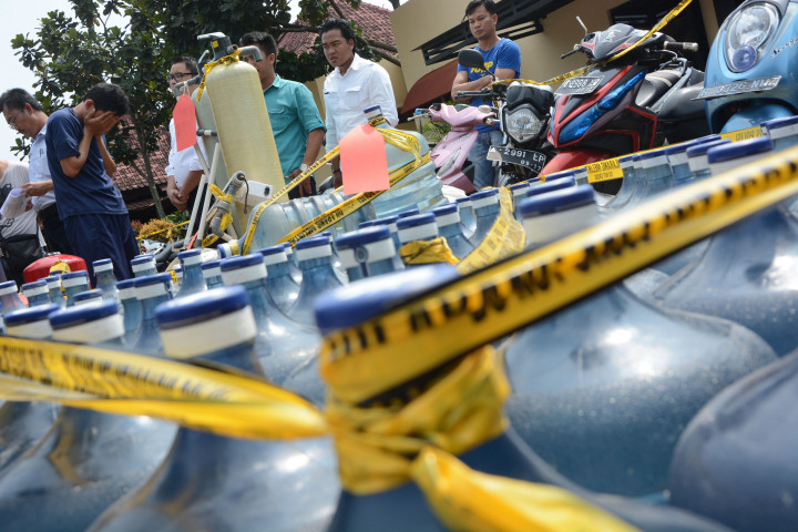 Warga Serpong Palsukan Aqua Galon dengan Air Sumur