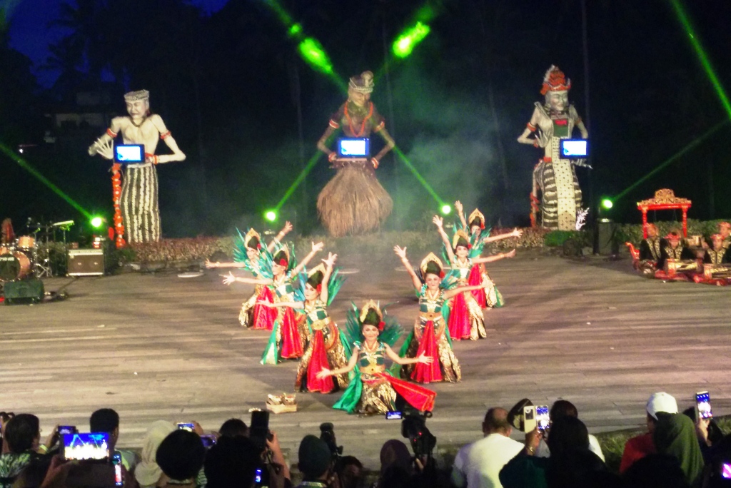 Pertunjukan seni tari di Rumah Topeng dan Wayang Setia Dharma, Bali (Foto:Metrotvnews.com/Lukman Diah Sari)