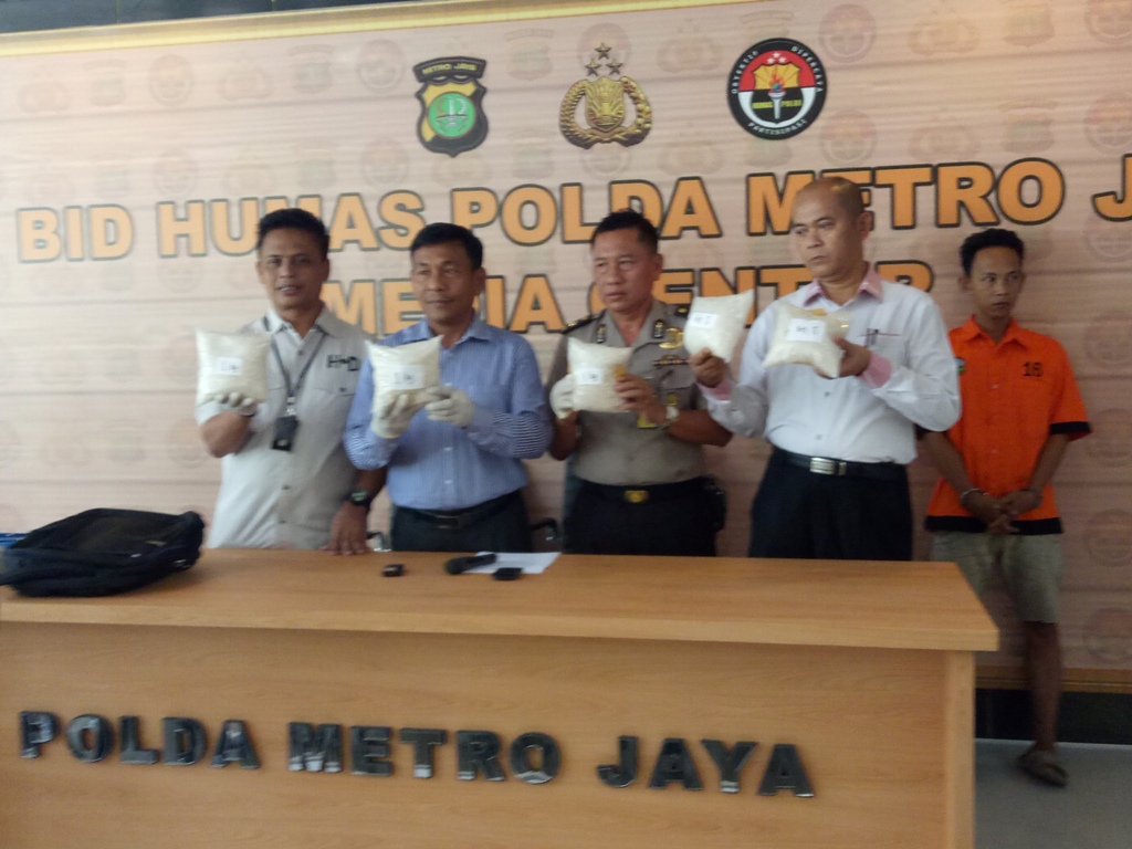 Diresnarkoba Polda Metro Jaya, Kombes John Turman (kedua dari kiri). (Foto: MTVN/Arga Sumantri).