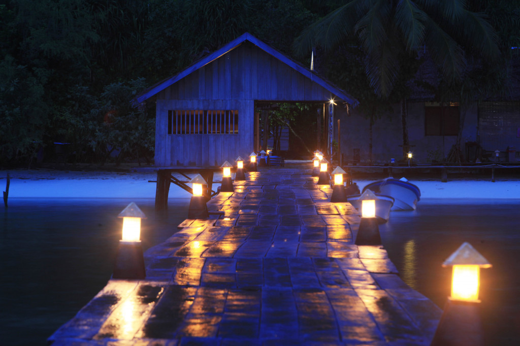 Suasana pagi saat matahari terbit di homestay Yenkoranu di Raja Ampat, Papua Barat. Foto: MI/ Rommy Pujianto