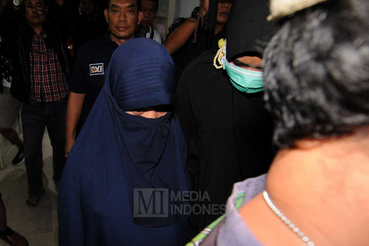 Istri Ali Kalora Ditangkap