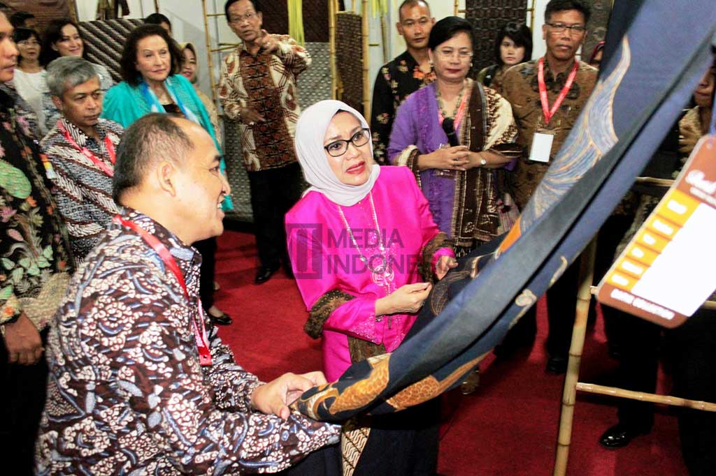 Ny Mufidah Kalla Buka Jogja Batik Biennale 2016