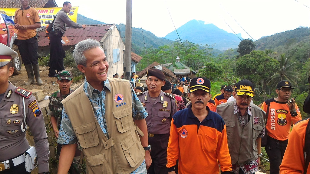 Gubernur Jateng Ganjar Pranowo saat berkunjung ke Desa Mlaya, Kecamatan Punggelan, Kabupaten Banjarnegara. (Metrotvnews.com/Deo)