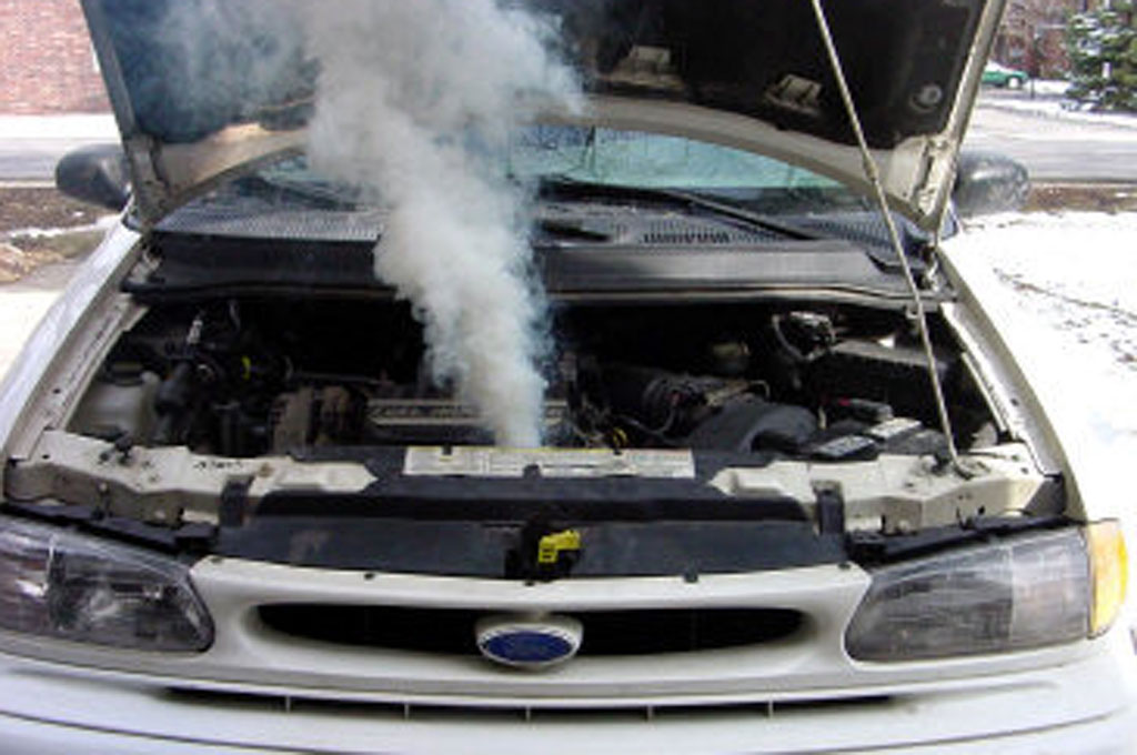 Pastikan ekstra fan dan kipas radiator mobil berfungsi normal cegah mesin overheating. Autodiagnosis