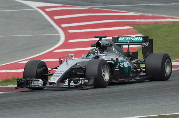 Rosberg Mulai Uji Coba Ban Pirelli 2017 di Catalunya