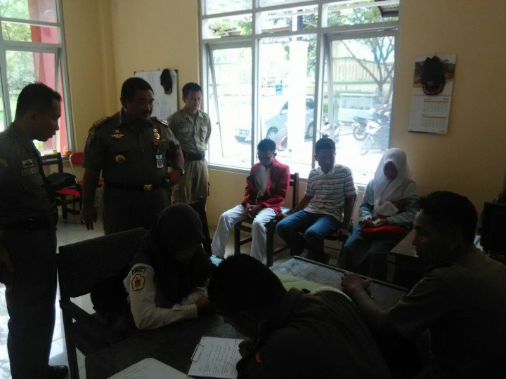 Satpol PP Tegal Tangkap Pelajar Pacaran