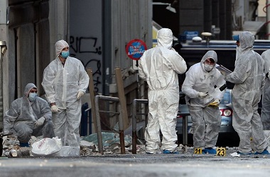 Ledakan Bom Rusak Sebuah Toko Buku di Athena