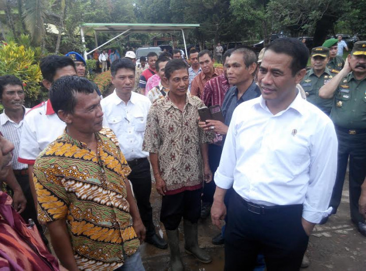 Menteri Arman Bernostalgia di Kampung Halaman