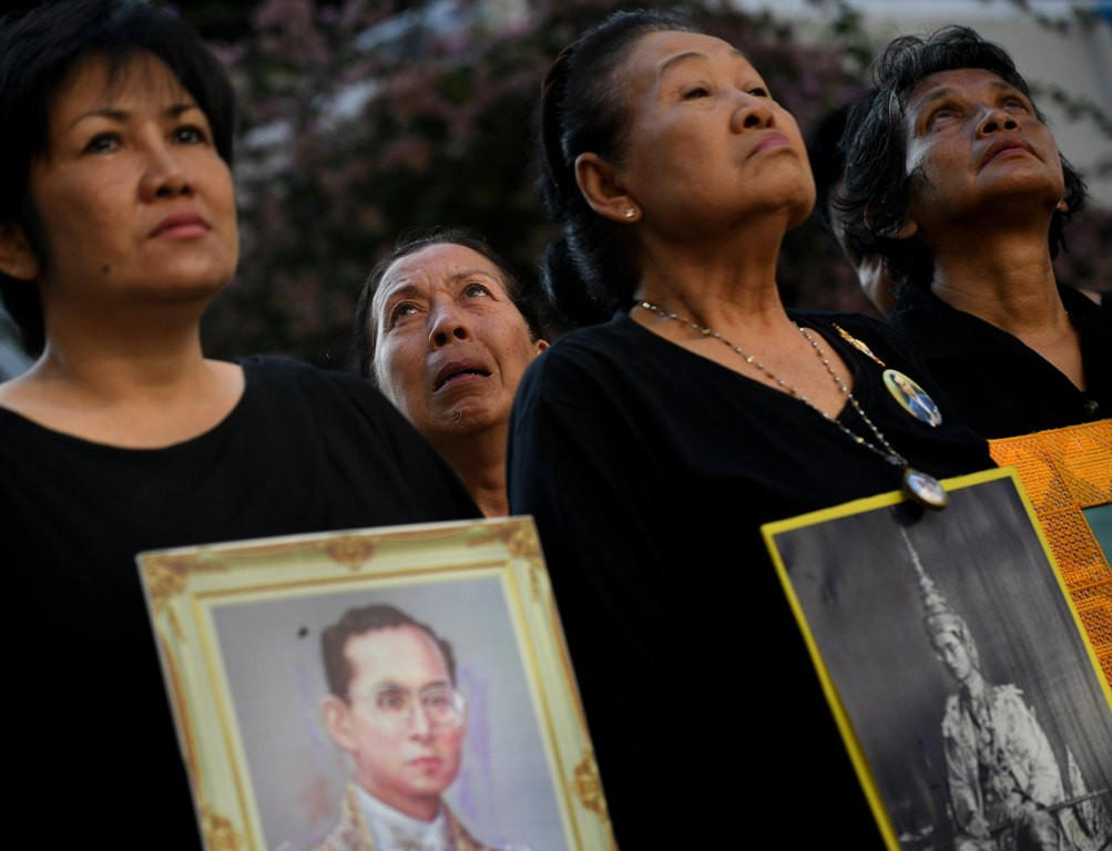 Warga Thailand berkabung atas wafatnya Raja Bhumibol Aduljadey (Foto: AFP)