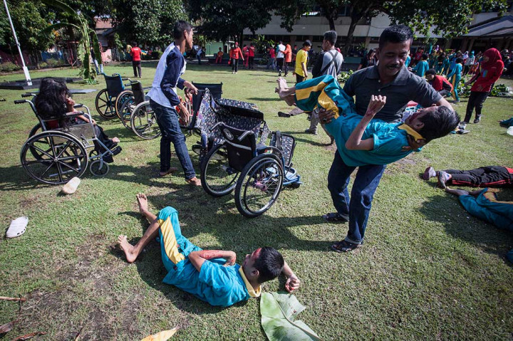 Siswa SLB Ikuti Simulasi Bencana Puting Beliung