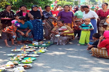Warga Karimunjawa Sambut Musim Angin Barat dengan Barikan