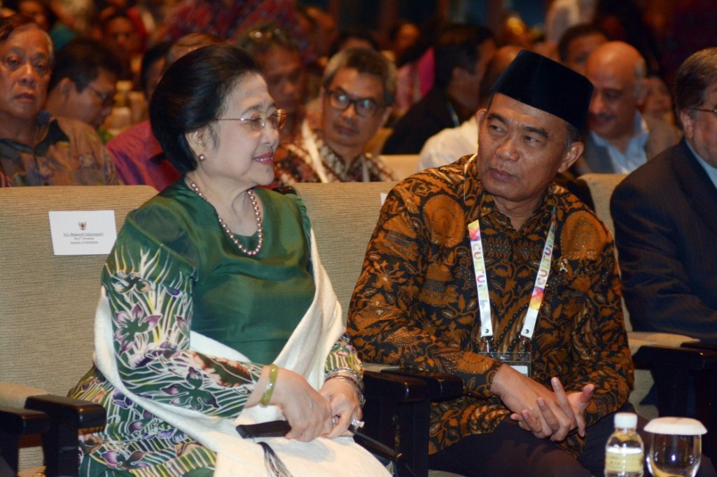 Presiden ke-5 RI Megawati Soekarnoputri dan Menteri Pendidikan dan Kebudayaan Muhadjir Effendy (Foto:Antara/Wira Suryantala)
