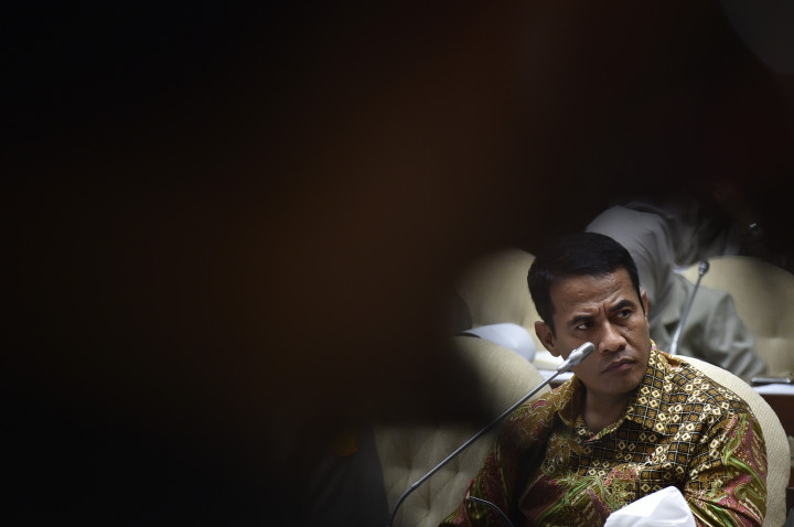 Menteri Amran, Kotak Tisu, dan Pahitnya Cinta