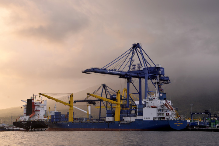 Angkutan Tol Laut Pangkas Harga Semen