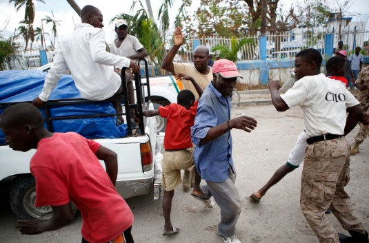 Bantuan Lambat, Warga Haiti Jarah Truk PBB