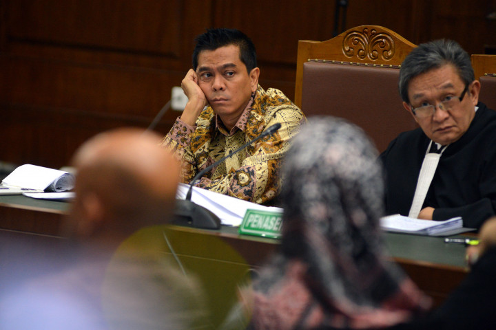 Istri Tua Sanusi Menolak Bersaksi