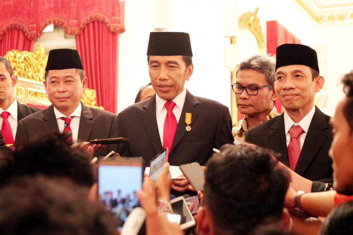 Dari Rombak Menteri Hingga Hapus Subsidi