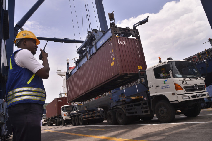 Dilema Pembangunan Bertumpu Utang