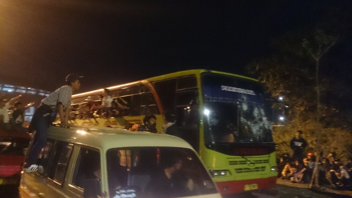 Jakantor Galang Dana Ganti Kaca Bus yang Pecah Akibat Diserang