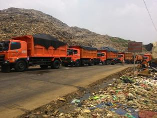 Sopir Truk Sampah DKI Takut Bersuara
