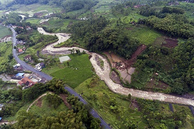 Hulu Sungai Cimanuk Beralih Fungsi, Camat di Garut Diperiksa Polda