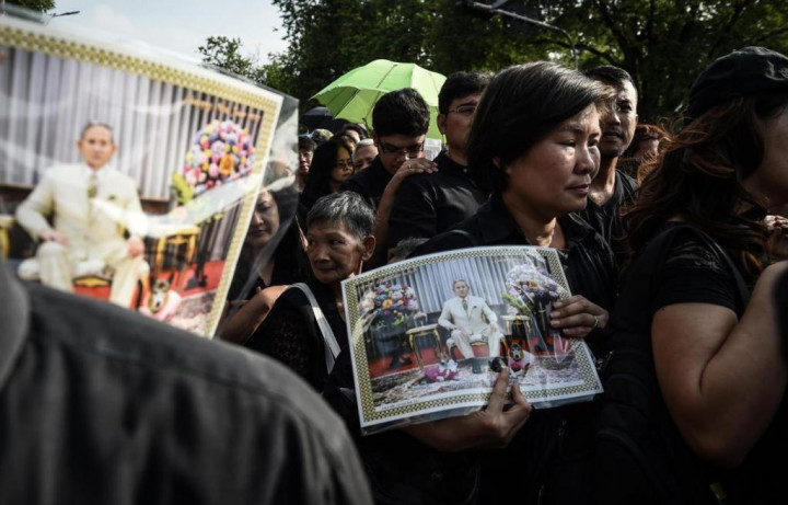Masa Berkabung, Thailand Kekurangan Pasokan Baju Warna Hitam