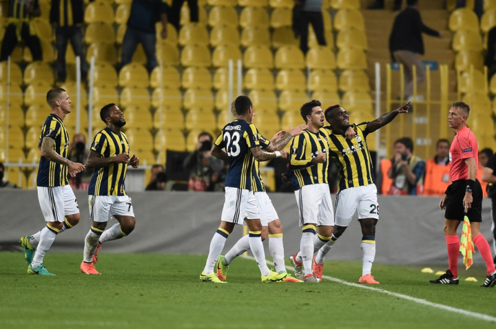 Sambangi Old Trafford, Pesawat yang Ditumpangi Skuat Fenerbahce Mendarat Darurat